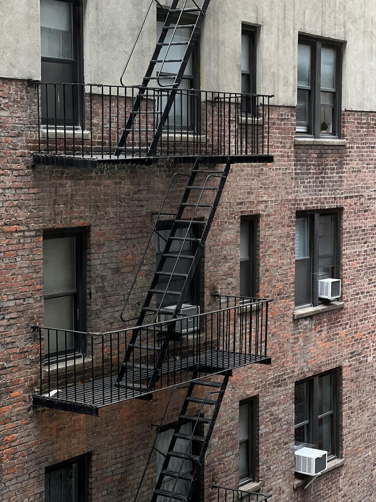 Efektywne chłodzenie małych przestrzeni. Przewodnik po klimatyzatorach okiennych od Technab